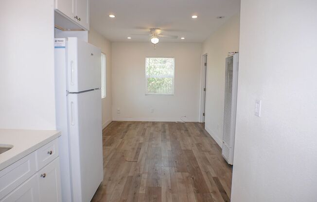 2 beds, 1 bath, $2,350