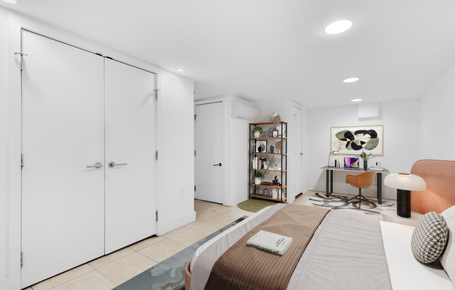 245 W 25 ST