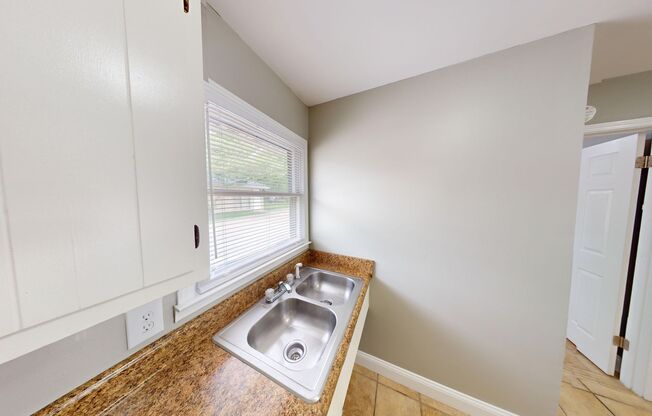 211 Oak St. Apartments