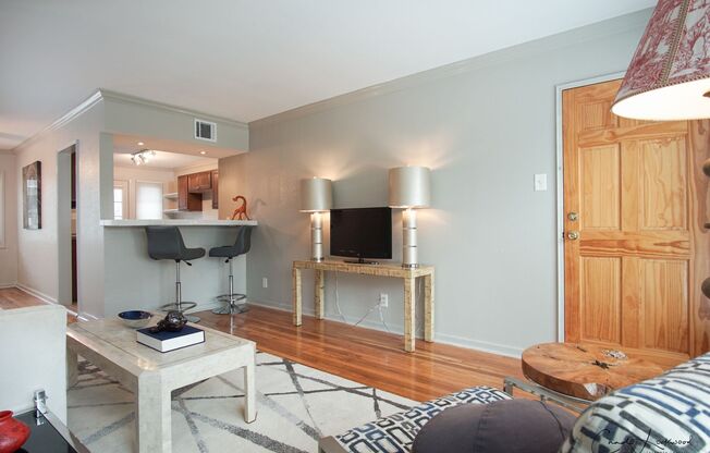 2 Bedroom 1 Bathroom Downstairs Apartment