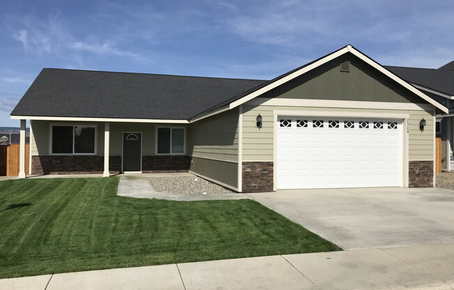 Beautiful Home with Quartz Countertops!