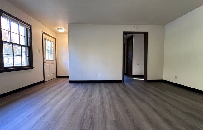 2 beds, 1 bath, 950 sqft, $945, Unit 121