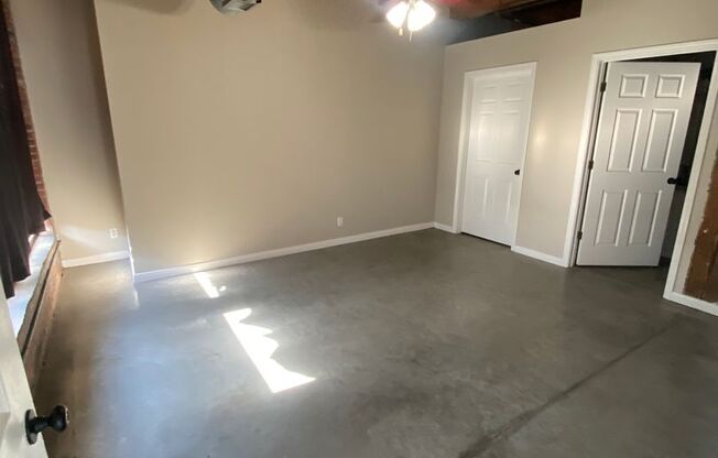 3 beds, 2 baths, 1,300 sqft, $1,595, Unit 601