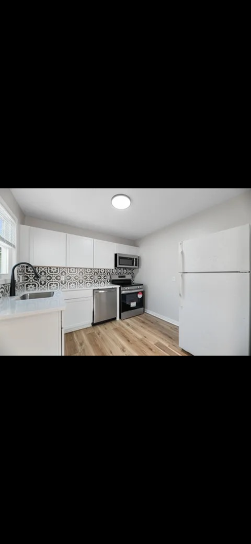 2 beds, 1 bath, $995