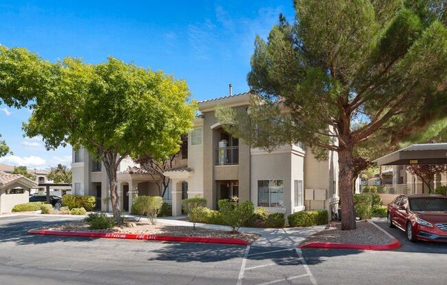 *VERY NICE CONDO IN GATED COMMUNITY !