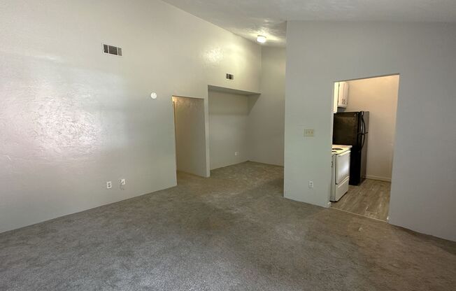 CUTE 2/2 w/ New Paint, Washer and Dryer, Close to TCC & FSU! Available NOW for $1100/month!