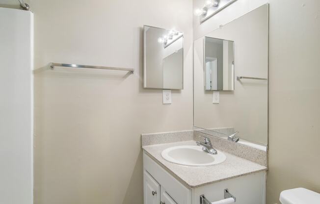 Model_One_Bathroom-RiverwoodCrossing-RoswellGA