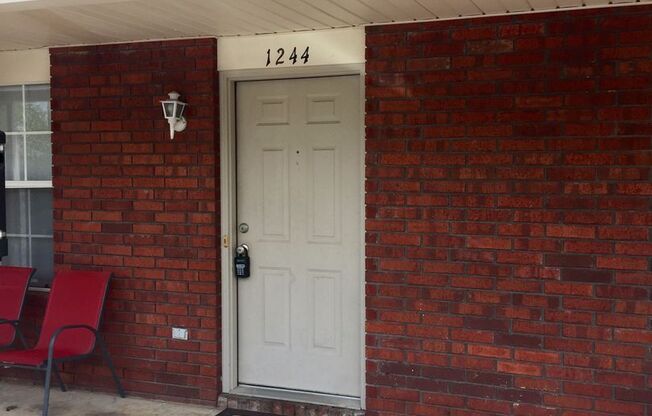 2 Bedroom Townhome For Lease Fayetteville - Great Location!