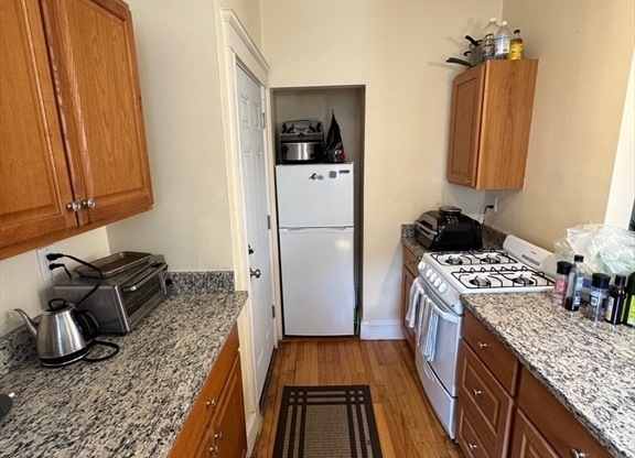 6 SHERBORN CT