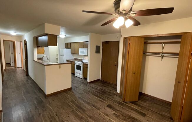 3 beds, 1 bath, 1,040 sqft, $1,800, Unit 3156-105