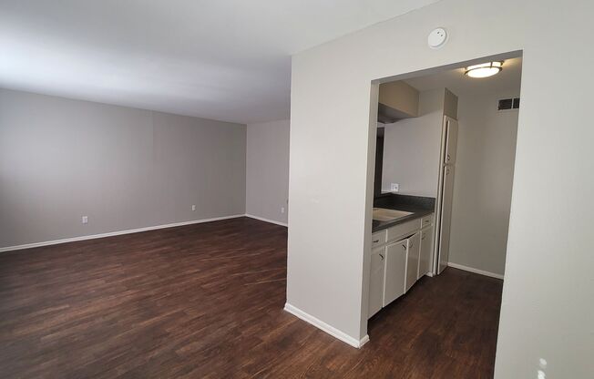 1 bed, 1 bath, 685 sqft, $800, Unit Unit 18