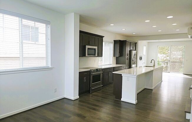 Gorgeous 2 -Bedroom, 2-Bath Townhome