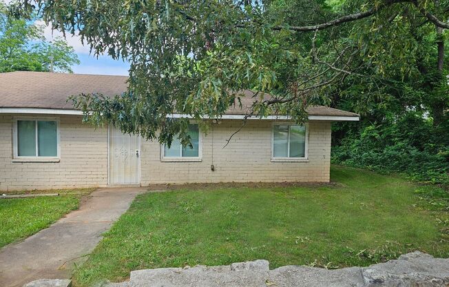 No Steps - 2/1 Duplex Near Hank Aaron Dr - Housing Vouchers Accepted