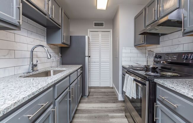 2 beds, 1 bath, 830 sqft, $1,399, Unit 01 - 0422