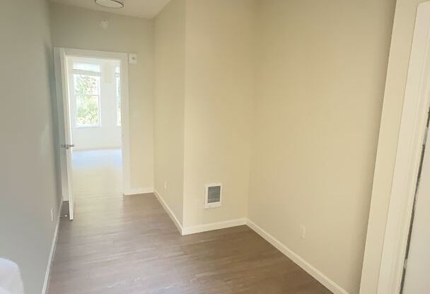 2 beds, 1 bath, 575 sqft, $3,795, Unit 15