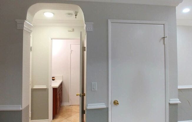 2 beds, 2 baths, 910 sqft, $2,850, Unit 512