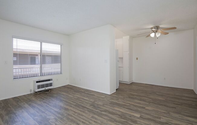 1 bed, 1 bath, 574 sqft, $1,725, Unit 28