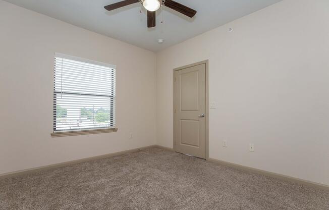 2 beds, 2 baths, 924 sqft, $1,465