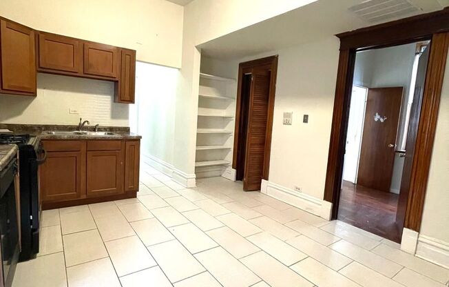 3 beds, 1 bath, 1,200 sqft, $1,900