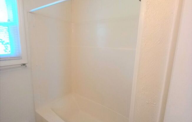 2 beds, 1 bath, 903 sqft, $1,170, Unit K-5