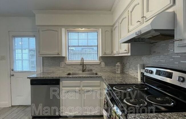 2 beds, 1.5 baths, 900 sqft, $950, Unit Unit B