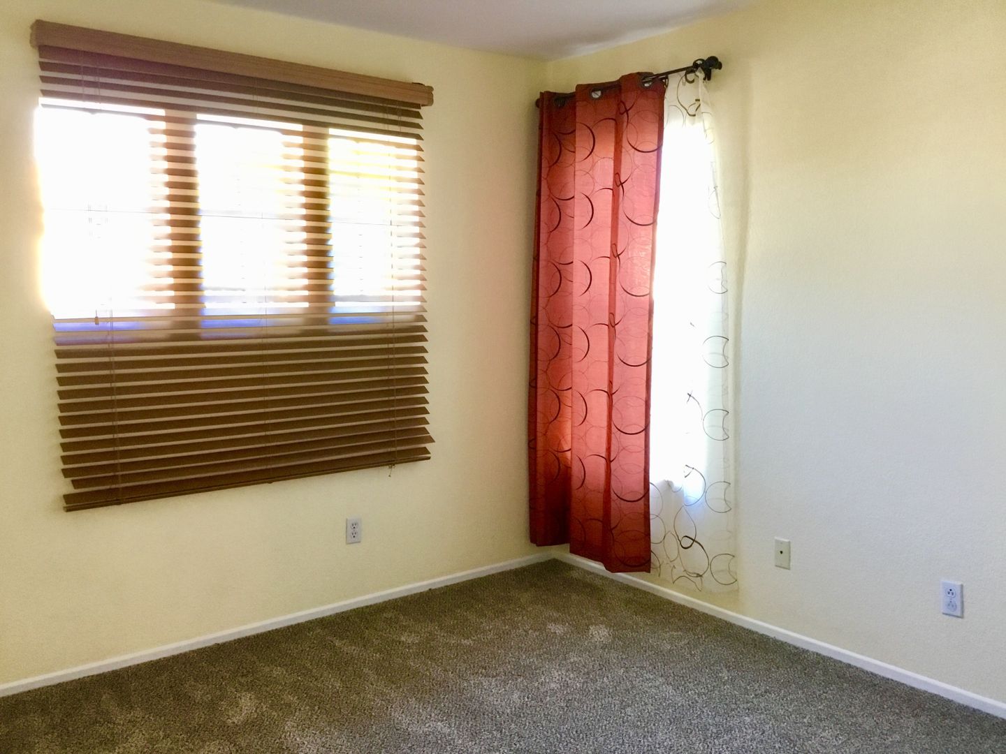 Spacious Eastlake Townhome with Loft, Private Backyard & 2-Car Garage