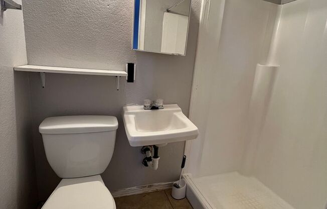 Studio, 1 bath, 495 sqft, $650, Unit Unit 10