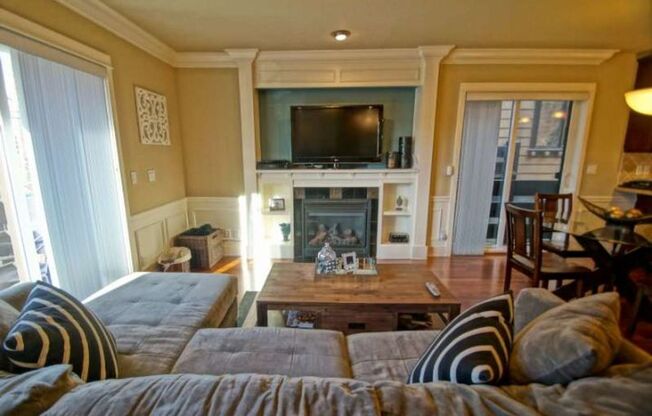 Chic Townhome in Fremont