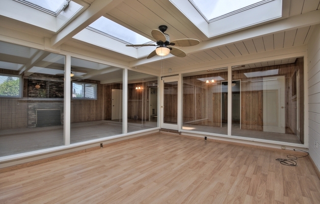 3 bedroom home in Downtown Mountain View - Walk to Castro St., fast commute!