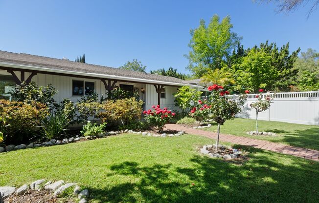 Gorgeous 3-bedroom home in Woodland Hills!