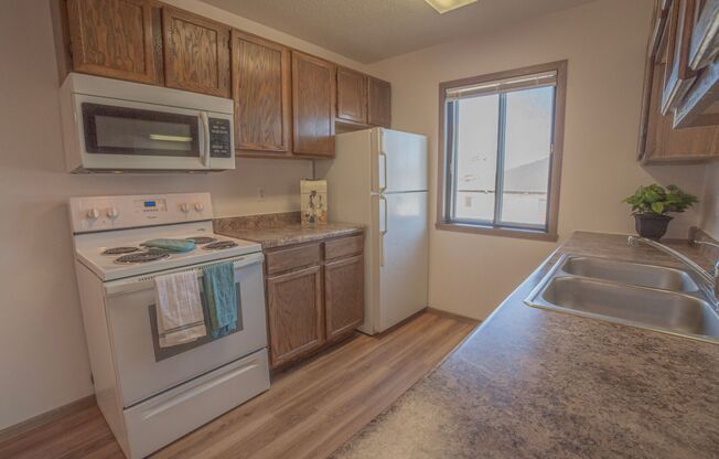 3 beds, 1 bath, 1,070 sqft, $965, Unit 1414-201