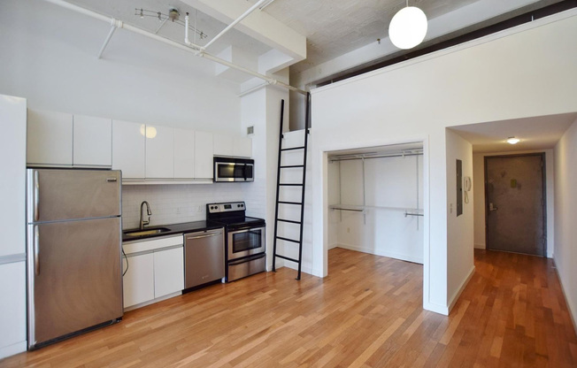 44 BERRY ST