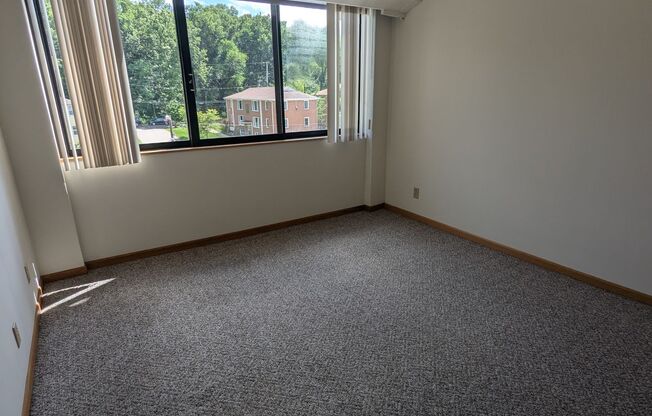 2 beds, 2 baths, 1,100 sqft, $1,995, Unit 401