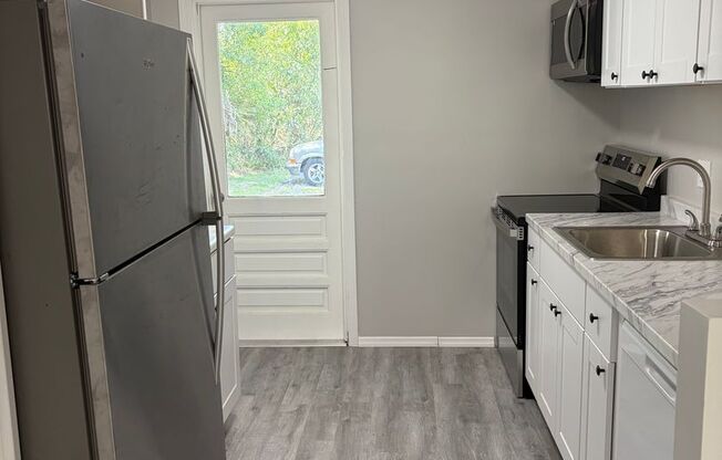 Newly Renovated 2 Bedroom Duplex in Maitland Available Now! Modern Finishes!