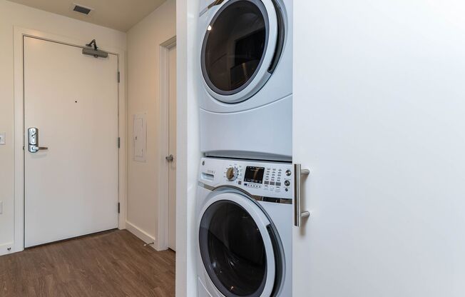 Studio, 1 bath, 475 sqft, $1,275, Unit 517