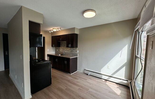 1 bed, 1 bath, 692 sqft, $1,200, Unit 201