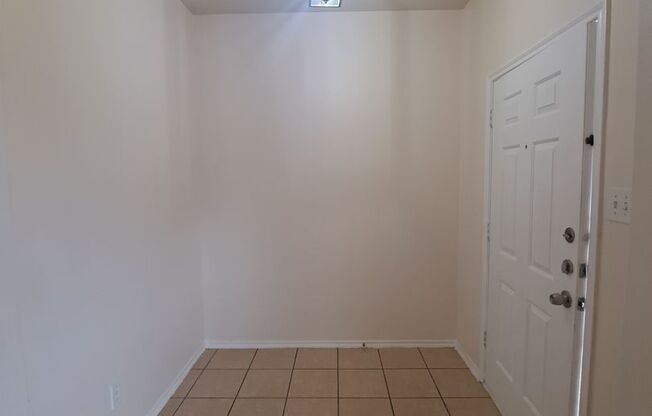 Beautiful 4/2/2 With Community Pool in Mesquite!