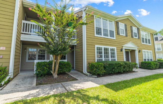 1 bed, 1 bath, 823 sqft, $1,650, Unit 1216