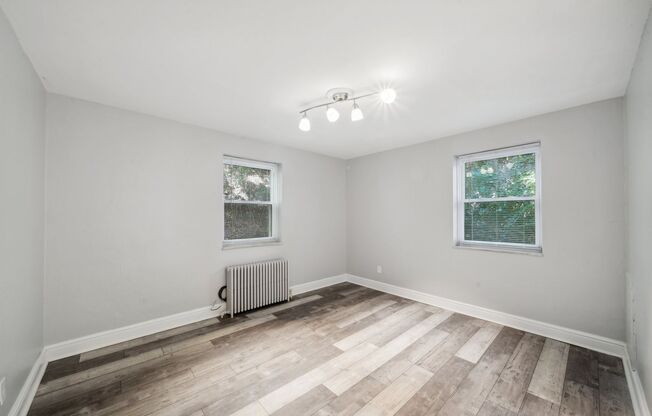 2 beds, 1 bath, 730 sqft, $995, Unit 640 Southcrest Drive #4
