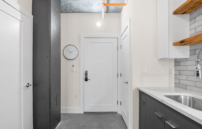 1 bed, 1 bath, 460 sqft, $1,400, Unit 605