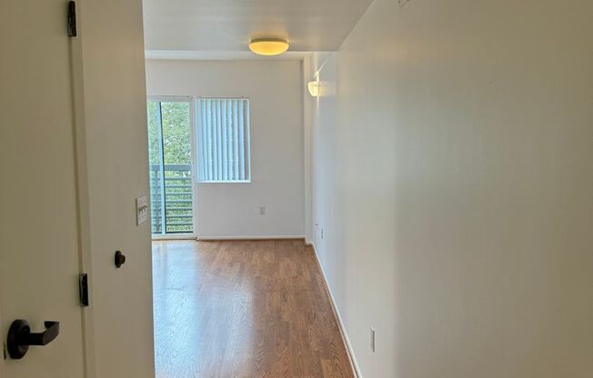 1 bed, 1 bath, 491 sqft, $1,250, Unit 604