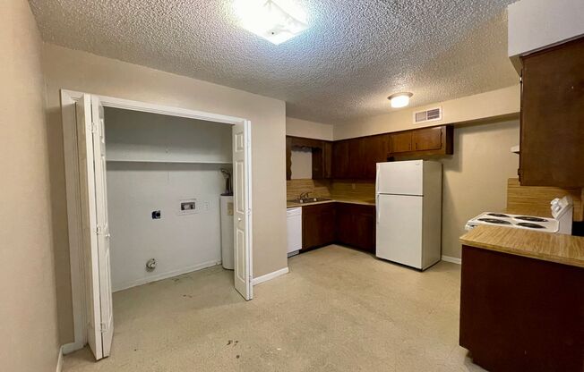 2 beds, 1 bath, 912 sqft, $735, Unit West Terrace 39 (Downstairs)-VACANT