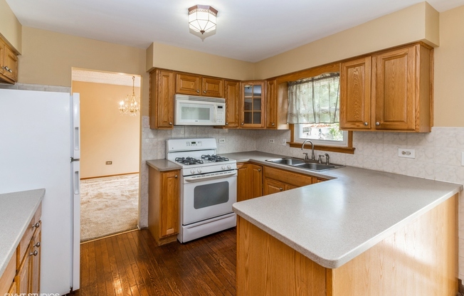 13633 CHERRY LN
