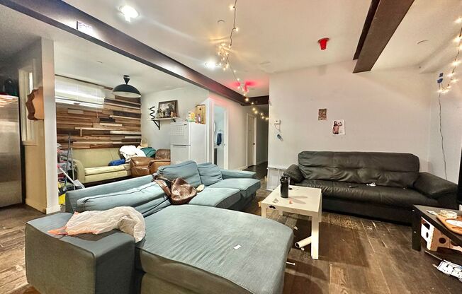 380 Crown Street 8 Bed 4.5 Bath House