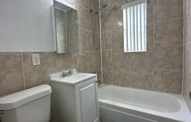 2 beds, 1 bath, 750 sqft, $1,800, Unit 5250-19