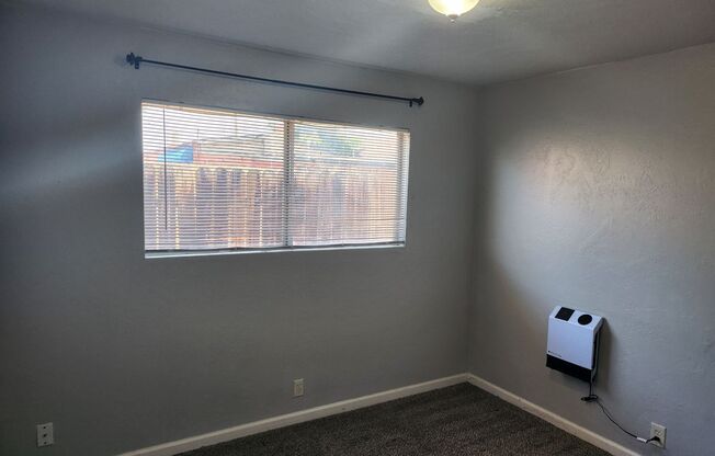 2 beds, 1 bath, 700 sqft, $1,000