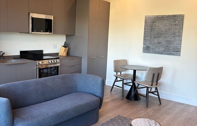 1 bed, 1 bath, 569 sqft, $2,099, Unit 405