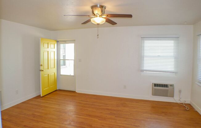 230 Twin Oaks Ave.