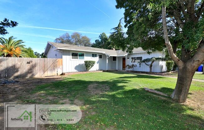 155 Mary Lane - Two Spacious Living Rooms with Wood Burning Stoves, Red Bluff Property