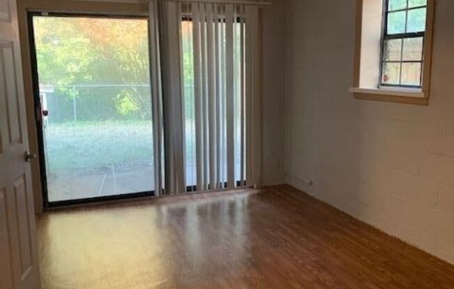 2 beds, 1 bath, 976 sqft, $1,350